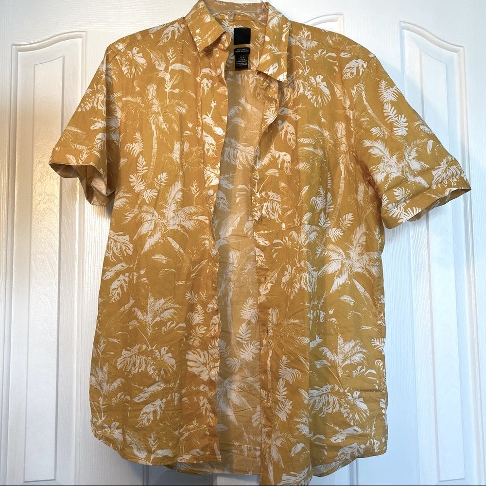 Short sleeve shirt. Great for summer!
